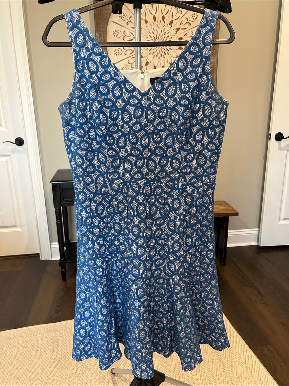 Nine West Blue and White Printed V-Neck Midi Dress with liner underneath! Size 6